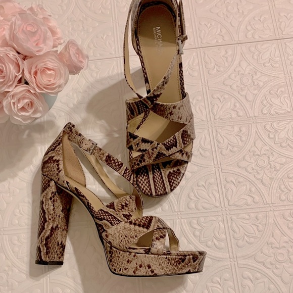 Michael Kors Nude Snake Skin Python High Heels Platform Pumps - Picture 2 of 4